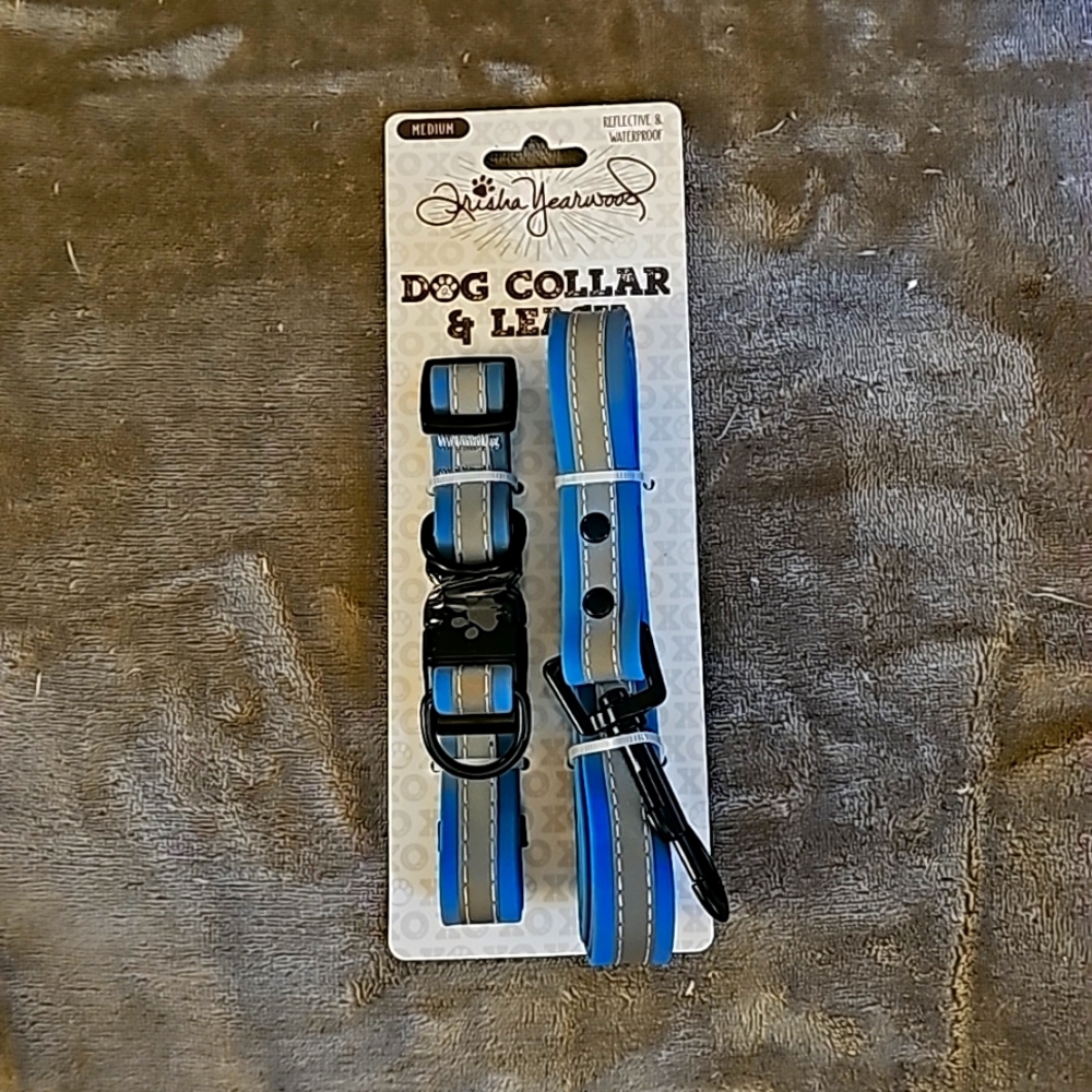 Trisha Yearwood collar